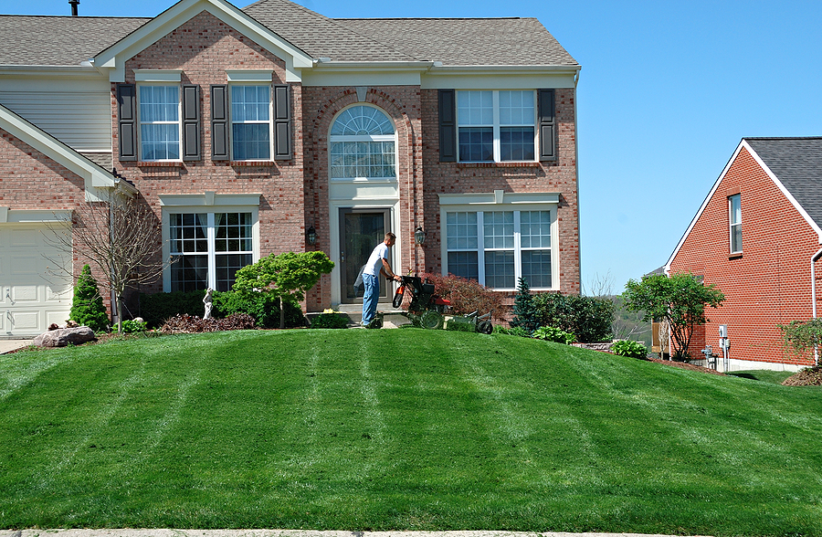 How Lawn Mowing Patterns Impact the Health of Your Kennebunk Yard