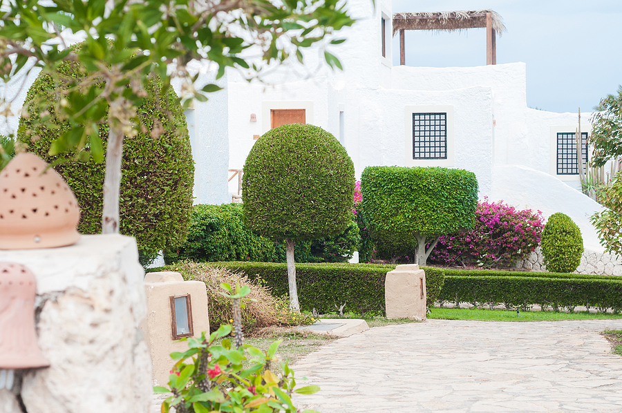 The Evolution of Kennebunk Landscaping Styles Traditional vs. Contemporary